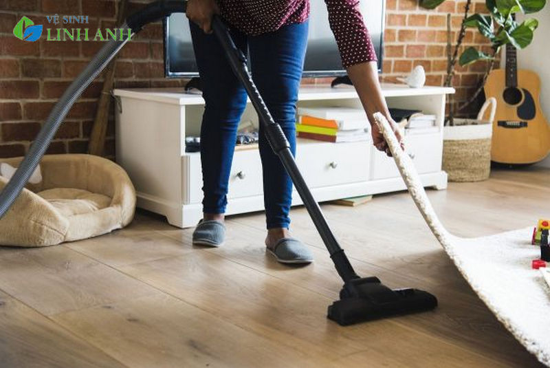 Cách lau sàn nhà dính dầu mỡ hiệu quả 