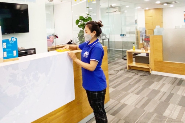 Tại sao doanh nghiệp nên vệ sinh văn phòng theo giờ thay vì tự làm? 