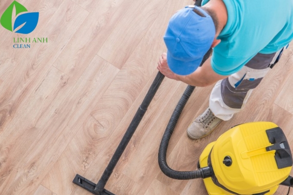 Mẹo làm sạch sàn gỗ mà không làm mất độ bóng tự nhiên: Hướng dẫn làm sạch sàn gỗ đúng cách cho mọi loại sàn 