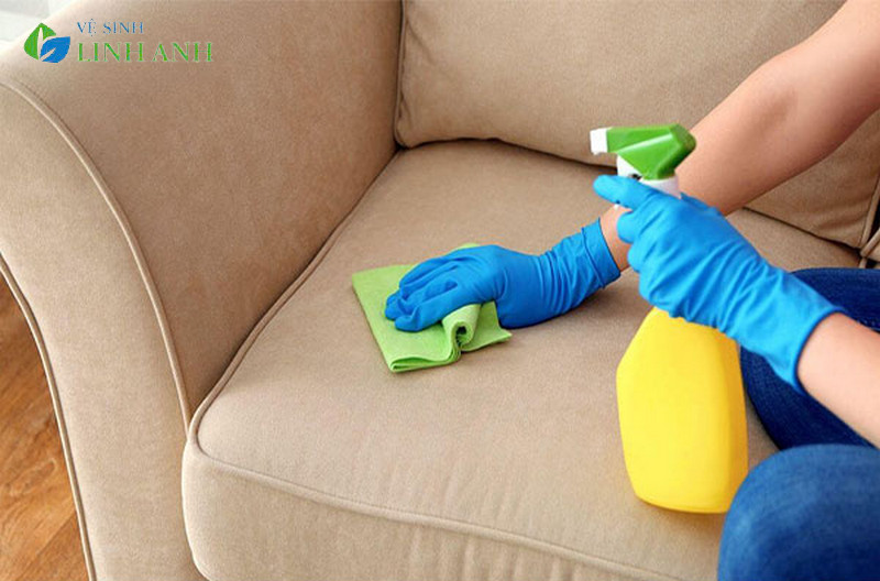cách giặt ghế sofa da ít ai biết đến