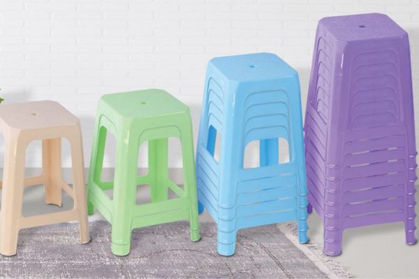 Cách làm sạch ghế nhựa