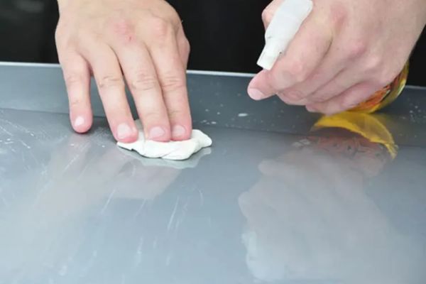cách tẩy keo silicon