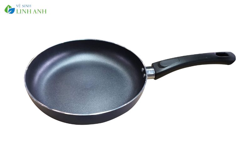 cách làm sạch chảo chống dính