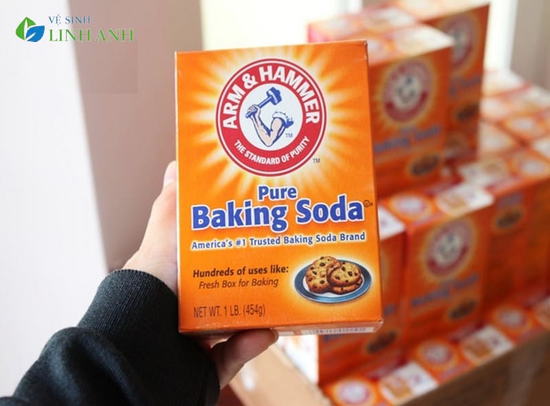 cach tay vet o vang tren tuong nha tam hieu qua nhat