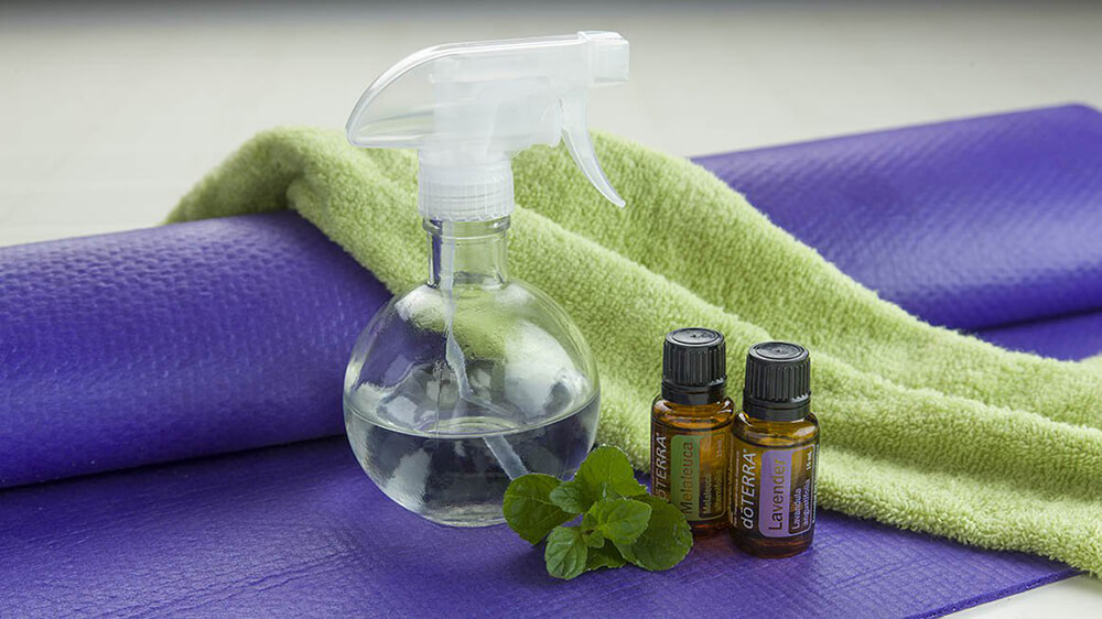 cach-ve-sinh-tham-tap-yoga-bang-dung-dich