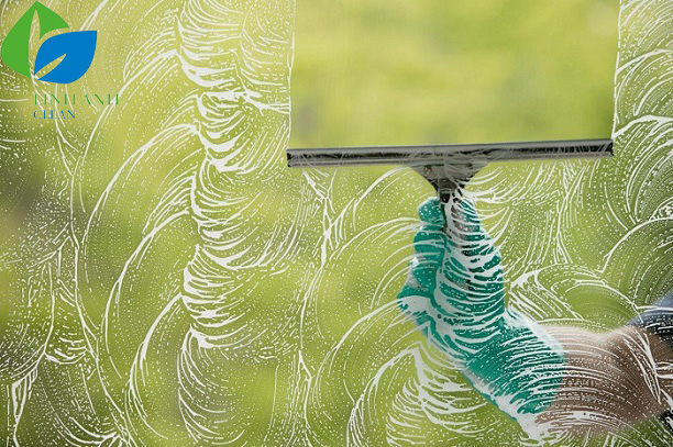 Dụng cụ lau kính nhà cao tầng được sử dụng