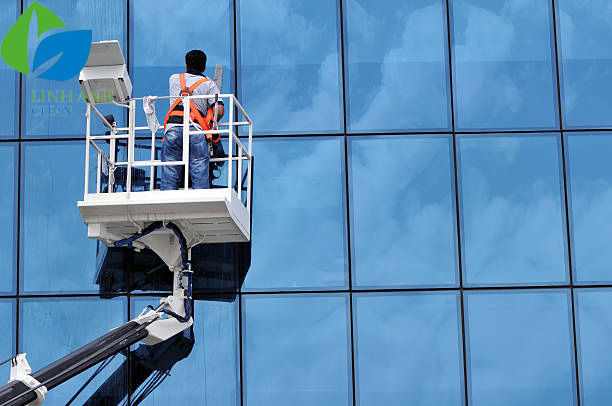 Dịch vụ lau cửa kính uy tín hàng đầu