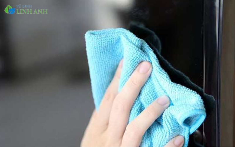 Những dụng cụ lau kính nhà cao tầng phổ biến