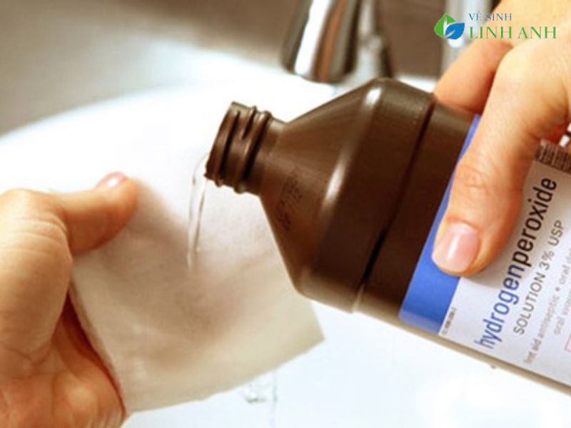 Chuẩn bị dụng cụ và chất tẩy rửa cần thiết