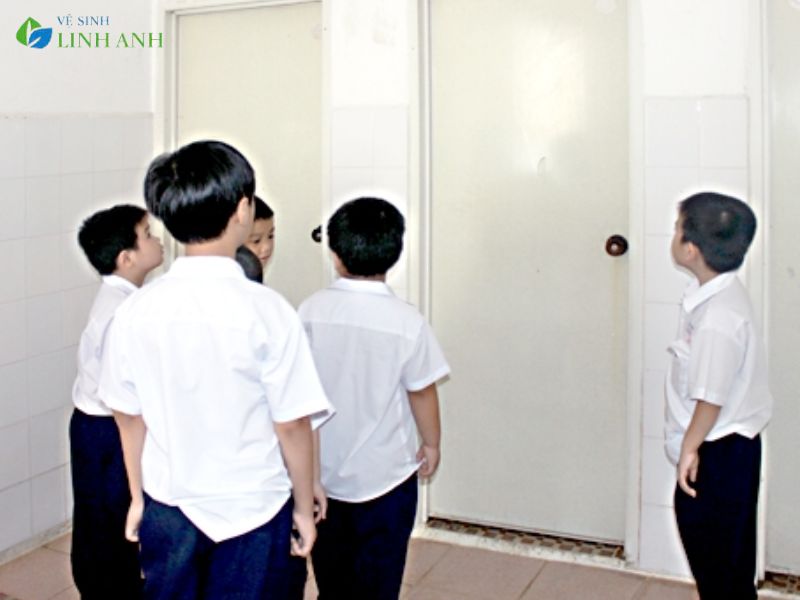 Nhà vệ sinh bẩn ảnh hưởng đến tâm lý trẻ nhỏ như thế nào?