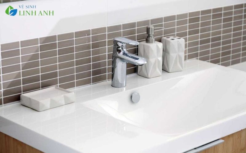 tẩy trắng bồn rửa mặt