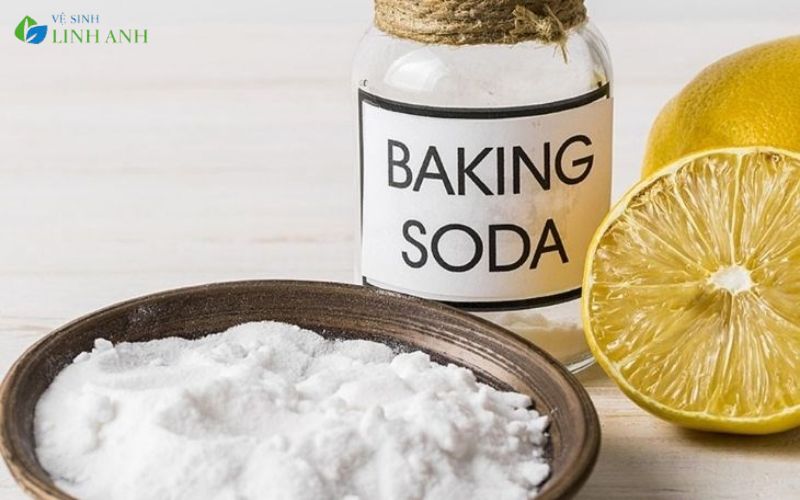 “Bí Mật” 3: Đánh bay vết bẩn cứng đầu nhờ “sức mạnh kết hợp” của baking soda và giấm trắng