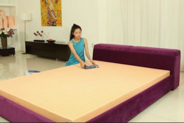 ve-sinh-nem-cao-su-thien-nhien201