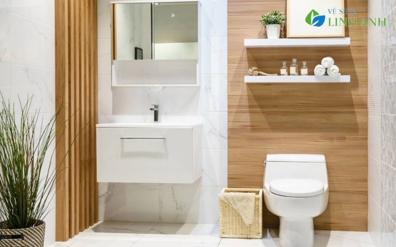 Kết hợp viên treo bồn cầu với các cách vệ sinh khác