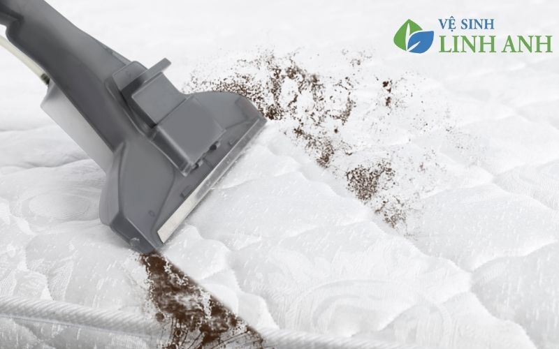 Dịch vụ giặt nệm tại nhà có mức giá phụ thuộc vào độ bẩn, loại nệm,...