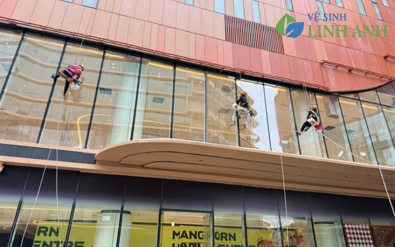 Hình ảnh vệ sinh công nghiệp thực tế đầy đủ các loại dịch vụ