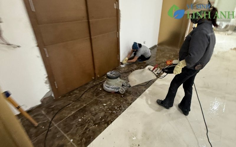 Tuyển công nhân vệ sinh công nghiệp lương tuần uy tín tại Hà Nội và khu vực lân cận