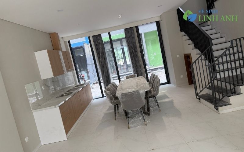 Báo giá dịch vụ vệ sinh công nghiệp tại quận Long Biên Hà Nội chuyên nghiệp giá rẻ 12 Dịch vụ vệ sinh công nghiệp tại Long Biên