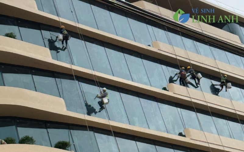 Vệ sinh công nghiệp là gì nhân sự chuyên nghiệp