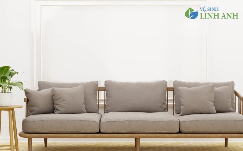 6 cách giặt sạch ghế sofa vải tại nhà đơn giản