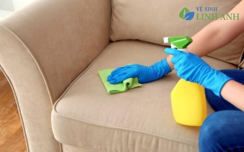 7 cách giặt ghế sofa nỉ sạch như mới tại nhà