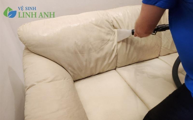 Cách giặt ghế sofa tại nhà sạch nhanh, tiết kiệm đơn giản