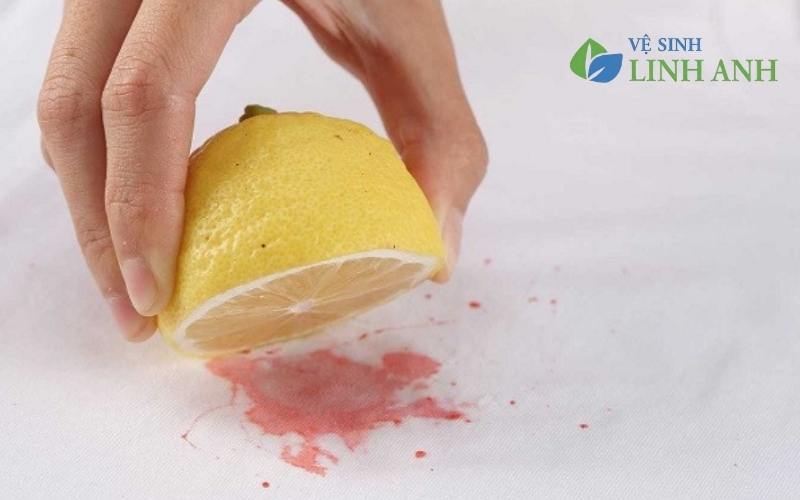 Cách tẩy vết máu trên nệm hiệu quả với nguyên liệu có sẵn tại nhà 10 Cách tẩy vết máu trên nệm hiệu quả với nguyên liệu có sẵn tại nhà