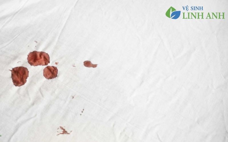 Cách tẩy vết máu trên nệm hiệu quả với nguyên liệu có sẵn tại nhà 11 Cách tẩy vết máu trên nệm hiệu quả với nguyên liệu có sẵn tại nhà