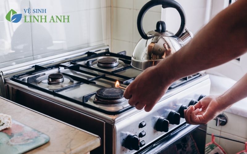 Cách vệ sinh bếp ga công nghiệp an toàn và sạch sẽ