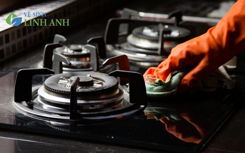 Cách vệ sinh bếp ga công nghiệp an toàn và sạch sẽ