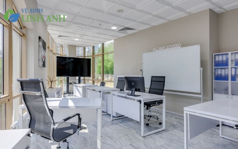 Hướng dẫn cách vệ sinh ghế xoay văn phòng đúng cách theo từng chất liệu